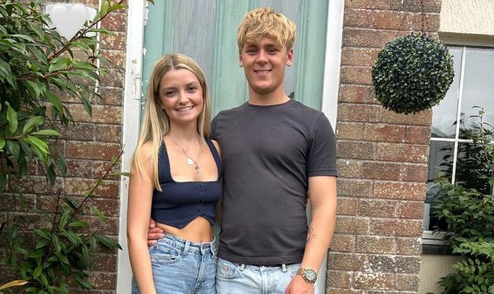 Pár postupně proměňuje svou nemovitost v domov svých snů a zároveň si uvědomuje, že jejich krok je mezi vrstevníky spíše výjimečný. 