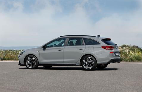 Hyundai aktuálně zlevnil i30 Kombi na částku od 489 990 korun. Jde o verzi s litrovým tříválcem s 88 kW a manuální šestistupňovou převodovkou. Jedná se tak o nejlevnější nové kombi na českém trhu.