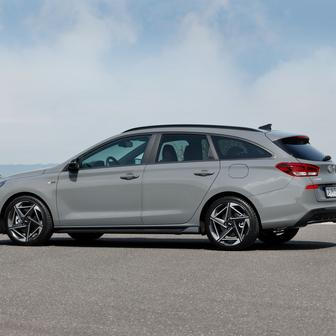 Hyundai aktuálně zlevnil i30 Kombi na částku od 489 990 korun. Jde o verzi s litrovým tříválcem s 88 kW a manuální šestistupňovou převodovkou. Jedná se tak o nejlevnější nové kombi na českém trhu.