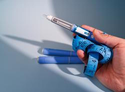 Nová studie naznačuje, že léky s GLP-1 mohou vedle hubnutí a lepší kontroly cukru v krvi souviset i s vyšším rizikem osteoporózy a dny.