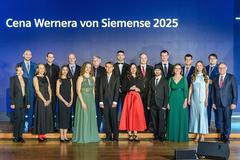 Ceny Wernera von Siemens za rok 2025 odměnily největší talenty z řad studentů, mladých vědců a pedagogů. Odborné poroty vybíraly ze 662 přihlášených prací. Slavnostní předání se konalo ve středu 11. března 2026 v Betlémské kapli v Praze. V první řadě první zprava generální ředitel Siemense ČR Eduard Palíšek. Siemens/