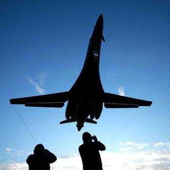 Škoda tyhle fotky minout: mystické tetování, pády i pocty nebo kočičí město