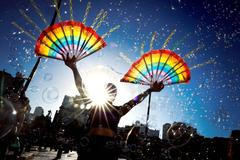 Škoda tyhle fotky minout: mystické tetování, pády i pocty nebo kočičí město