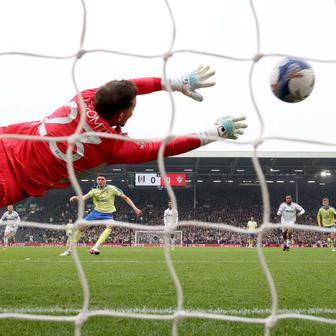 Škoda tyhle fotky minout: mystické tetování, pády i pocty nebo kočičí město