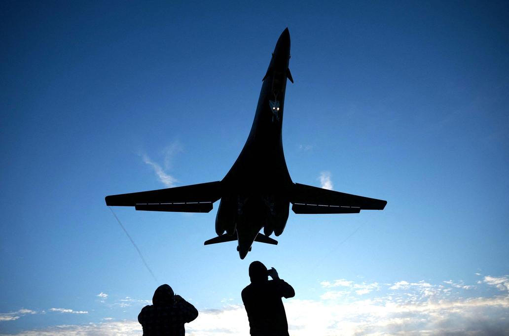 Škoda tyhle fotky minout: mystické tetování, pády i pocty nebo kočičí město