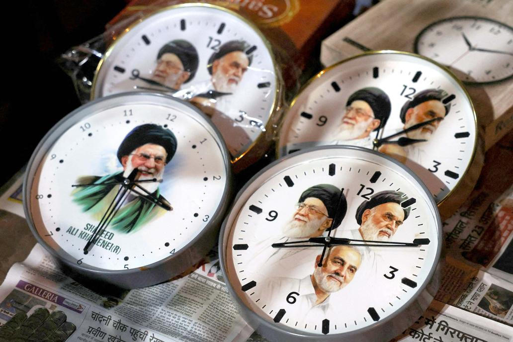 Škoda tyhle fotky minout: mystické tetování, pády i pocty nebo kočičí město