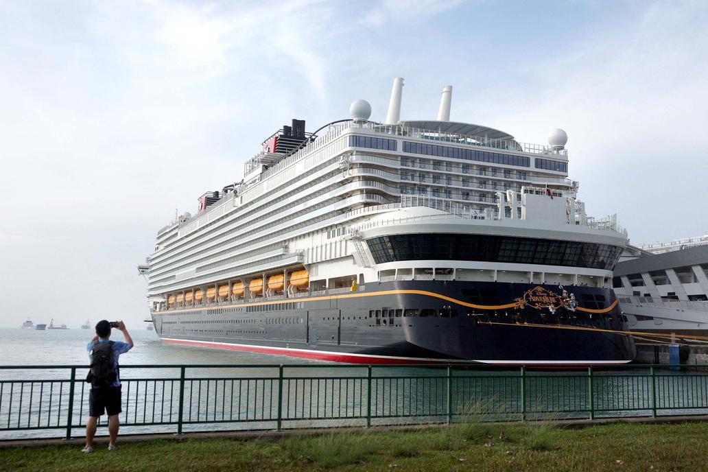 Škoda tyhle fotky minout: mystické tetování, pády i pocty nebo kočičí město