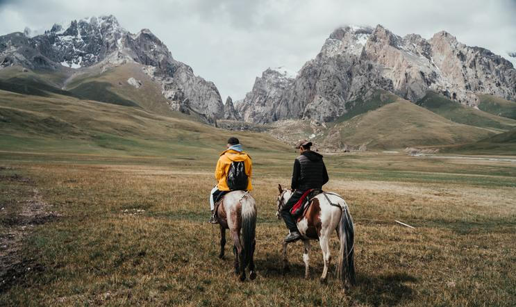 Kyrgyzstan,,Tian,Shan,Mountains,Landscape,With,People,In,Nature