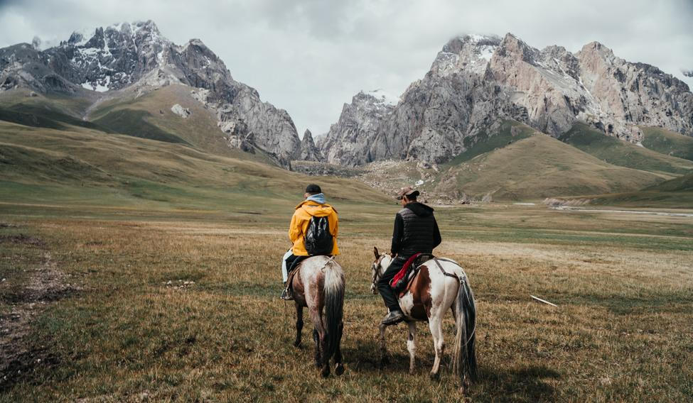 Kyrgyzstan,,Tian,Shan,Mountains,Landscape,With,People,In,Nature
