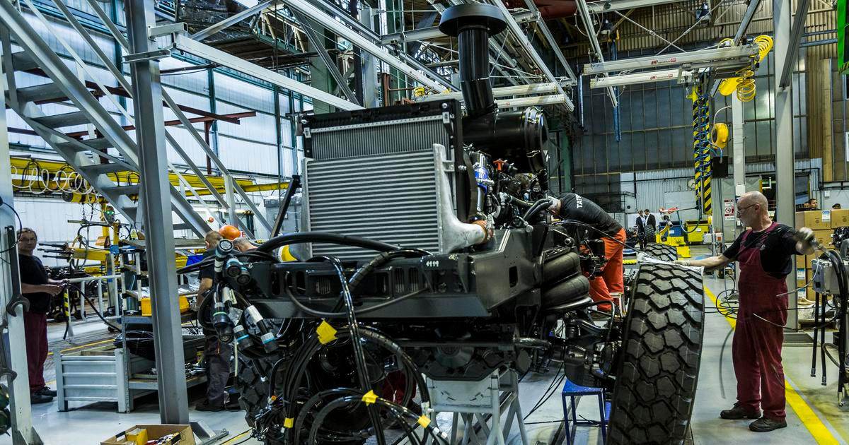 Tempo růstu evropského průmyslu dál zpomaluje, nejvíc v Irsku