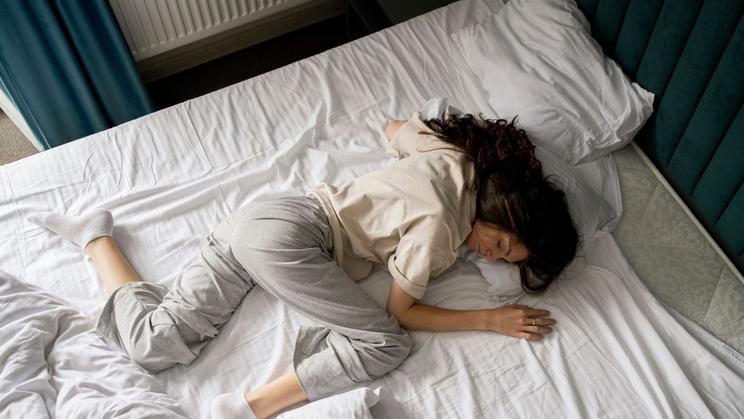 spánek, postel, žena