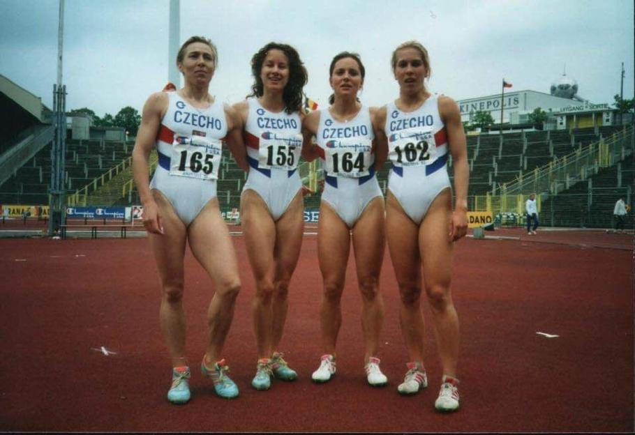 Úspěšná štafeta čtvrtkařek v 90. letech: Helena Fuchsová, Naděžda Koštovalová, Ludmila Formanová a Hana Benešová