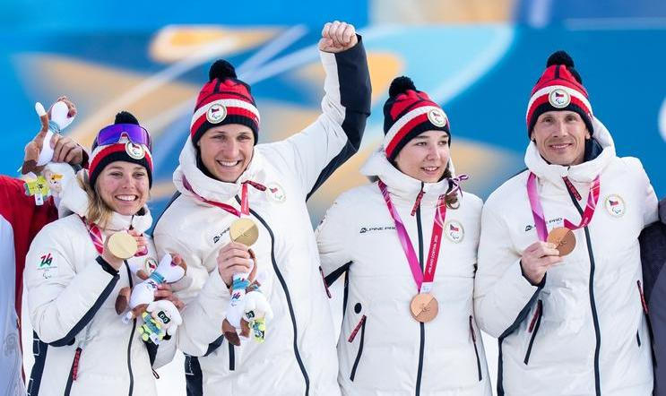 Carina Edlingerová a Simona Bubeníčková se svými traséry na paralympijských stupních vítězů