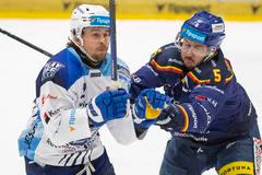 Kristián Pospíšil a  Šimon Kubíček z Českých Budějovi v zápas play off Motor České Budějovice - HC Kometa Brno