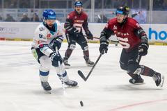 Kelly Klíma z Kladna a Jakub Krejčík ze Sparty v zápase play off