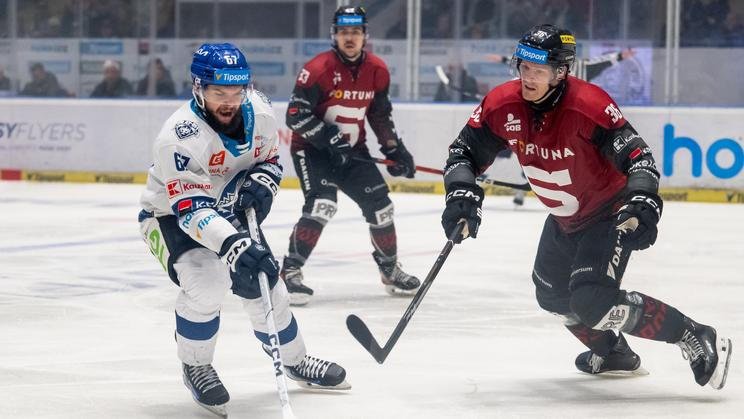 Kelly Klíma z Kladna a Jakub Krejčík ze Sparty v zápase play off