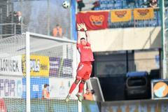 Brankář Hugo Jan Bačkovský z Dukly Praha