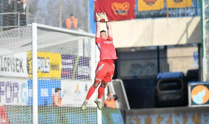 Brankář Hugo Jan Bačkovský z Dukly Praha