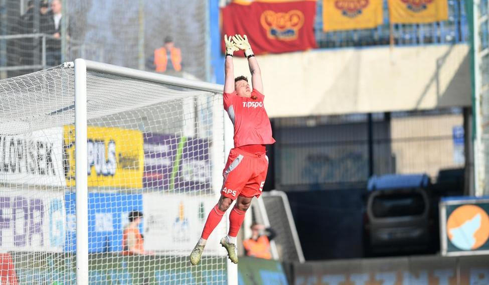 Brankář Hugo Jan Bačkovský z Dukly Praha