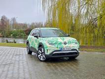 Volkswagen posadil novináře v ulicích Amsterdamu do předsériového prototypu elektrického SUV ID. Cross.
