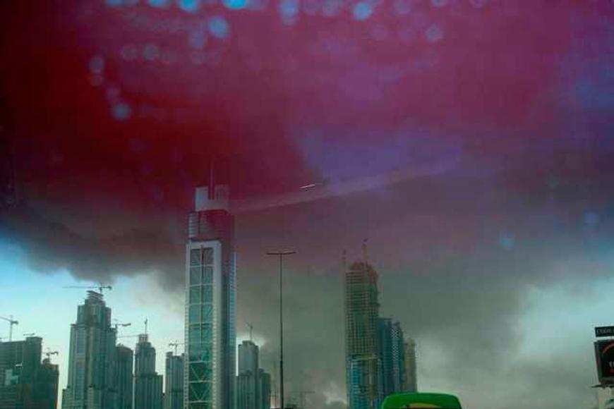 Írán vyzval k evakuaci přístavů v Dubaji a Abú Dhabí, chce na ně zaútočit