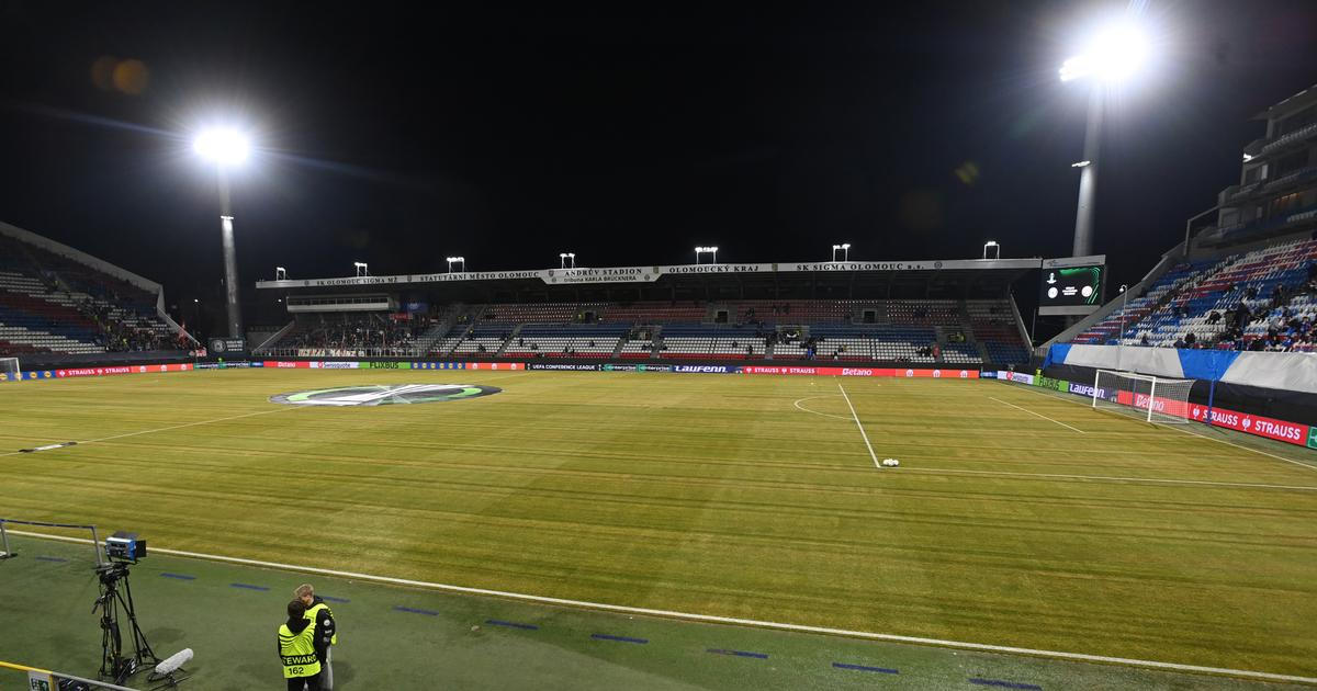 Oraniště místo hřiště? Řešením je hybridní trávník, Tvrdík mluví o sankcích