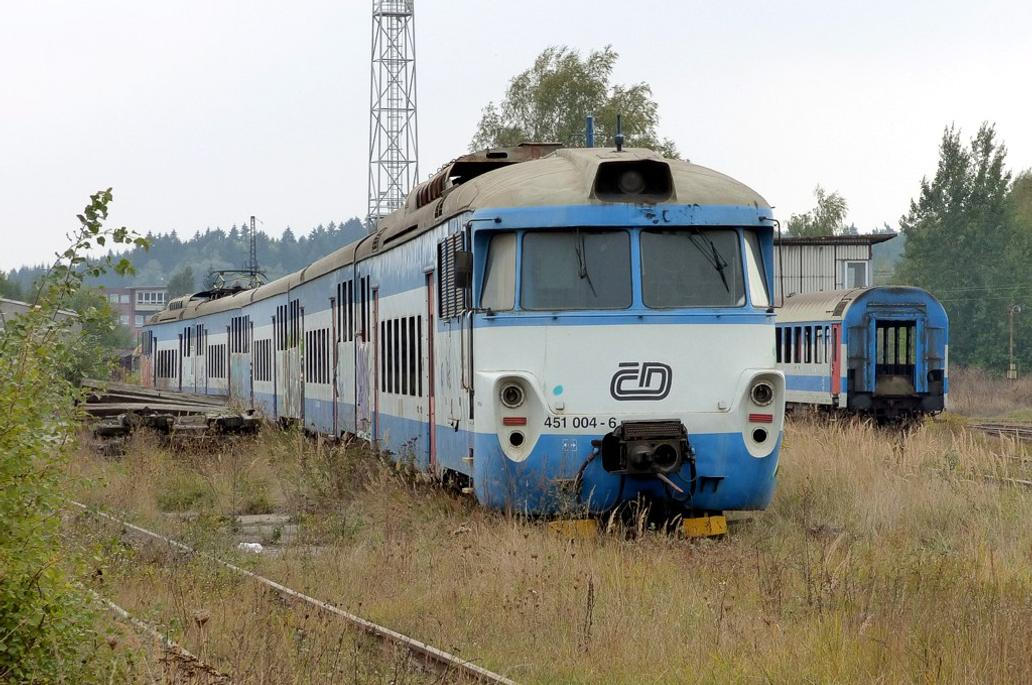 Žabotlam čeká na sešrotování.