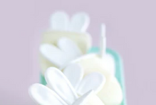 "Lízátka vznikla úplně prakticky, když Benovi rostly zuby. Zmražené mléko ve formě lízátka mu ochladilo dásně a zároveň dostal pořád jen mléko. Žádná zbytečná tekutina navíc,“ vysvětluje.