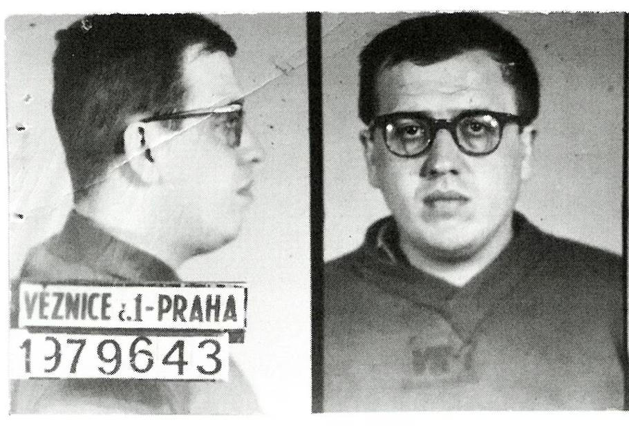 Benda ve vyšetřovací vazbě v Praze Ruzyni v roce 1979 Benda ve vyšetřovací vazbě v Praze Ruzyni v roce 1979