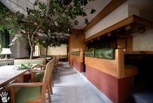 Původní jídelna v přízemí, kam se v odpoledních hodinách opírá slunce.