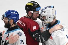 Filip Chlapík, brankář Adam Brízgala