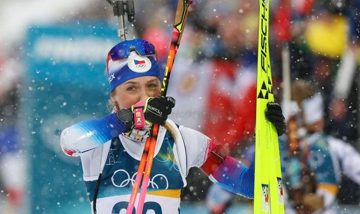 Tereza Voborníková v cíli závodu biatlonistek s hromadným startem na ZOH 2026