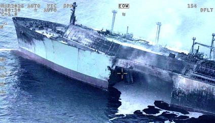 Ruský tanker Arctic Metagaz zasažený dronem ohrožuje Maltu ekologickou katastrofou.