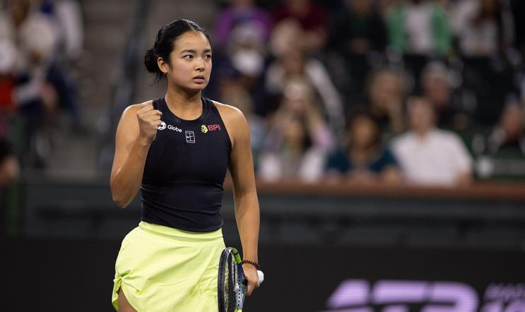 INDIAN WELLS, CALIFORNIA - MARCH 10: Alexandra Eala of the Philippines pumps fist against Linda Noskova of Chechia in their fourth round match on day 7 during the BNP Paribas Open at the Indian Wells Tennis Garden on March 10, 2026 in Indian Wells, Califo