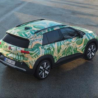 Vyšší cenu oproti Epiqu VW zdůvodňuje nutností odstupňování od ID. Pola, stejně tak má německý model o kus lepší výbavu.