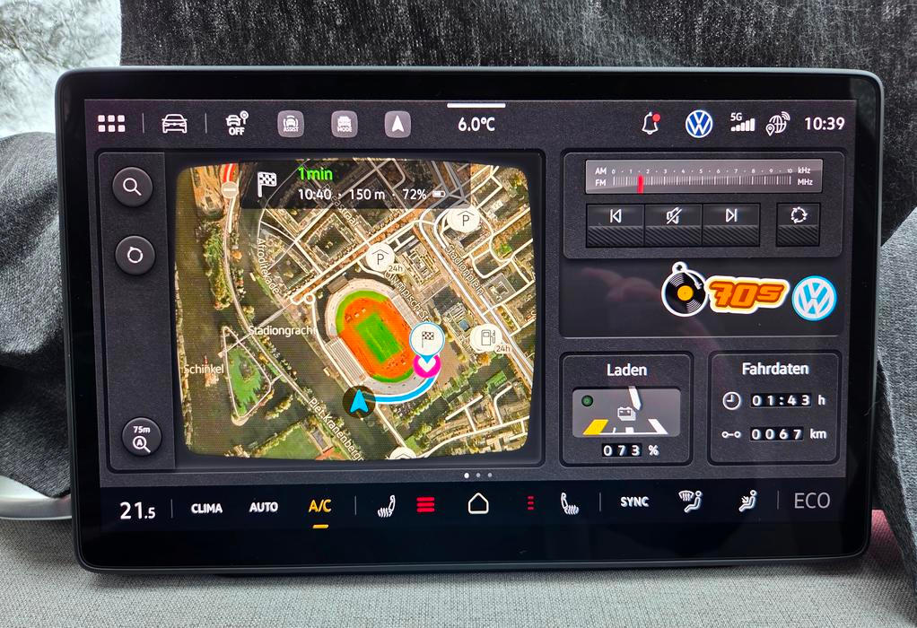 Kromě ní má elektrické SUV také nový software, který by měl být stabilnější a rychlejší. Postupně jej dostávají i další modely německé značky.