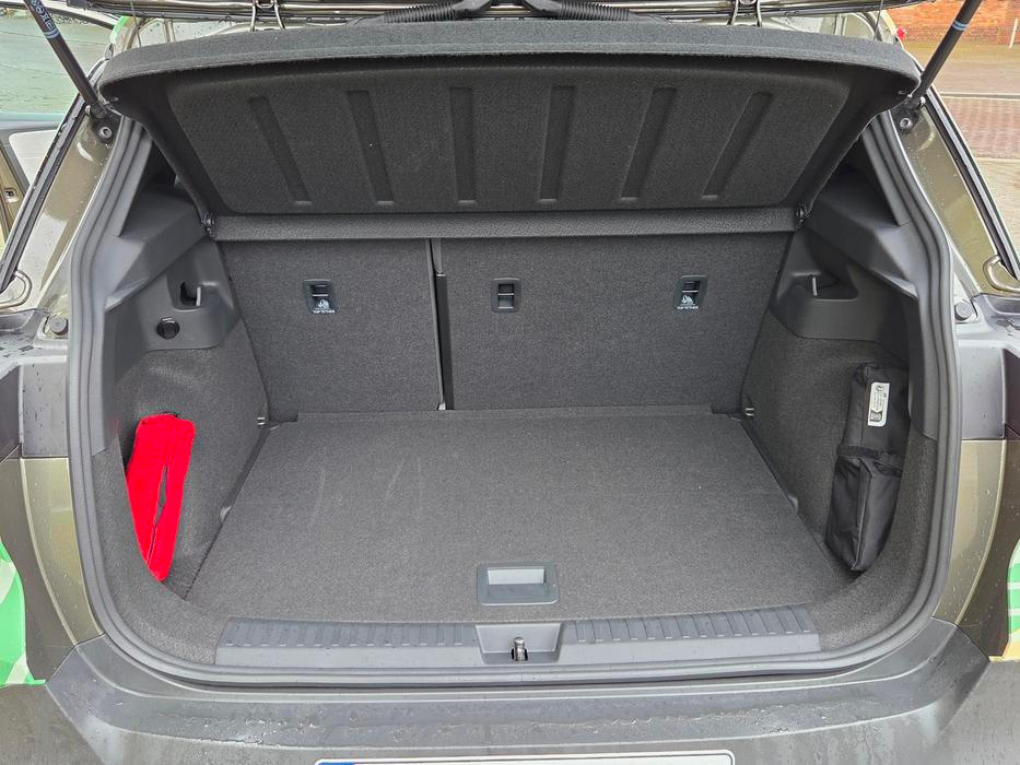 Zavazadlový prostor má v základu 475 litrů a po sklopení zadních opěradel dokonce 1340 litrů.
