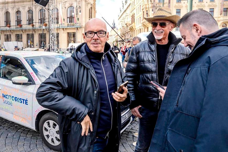 „Strejda Ričrd?“ Motoristé dávají ruce pryč od ideologa svazáků, prý jen „kamarád Filipa“