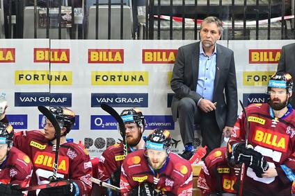 Josef Jandač na střídačce Sparty