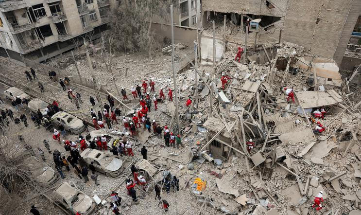 Zničená obytná budova v Teheránu, Írán, pondělí 16. března 2026.