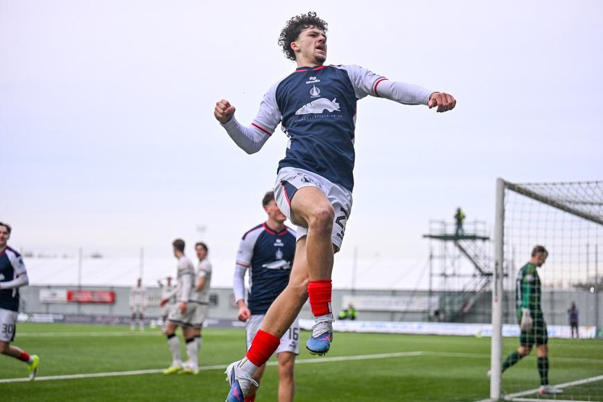 Češi povolali na fotbalovou kvalifikaci mladého Angličana. Měl by pomoct, chválí kouč