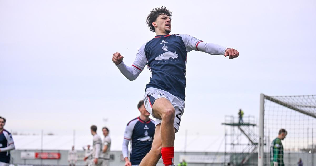 Češi povolali na fotbalovou kvalifikaci mladého Angličana. Měl by pomoct, chválí kouč