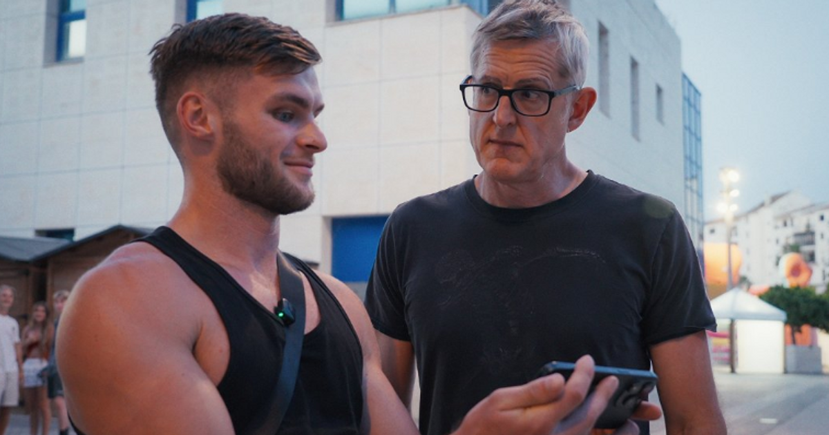 Alfa samci pod lupou. Dokumentarista Louis Theroux zkoumá byznys s mužskou frustrací