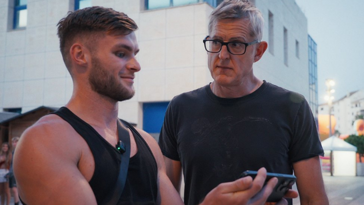 Britský dokumentarista ve snímku Louis Theroux: V nitru manosféry (2026) zkoumá rysy a kontexty současného „macho světa“.