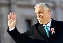 Desetitisíce proti sobě: Orbán a Magyar odstartovali volební křížovou palbu