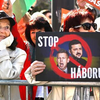 Desetitisíce proti sobě: Orbán a Magyar odstartovali volební křížovou palbu