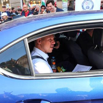 Desetitisíce proti sobě: Orbán a Magyar odstartovali volební křížovou palbu