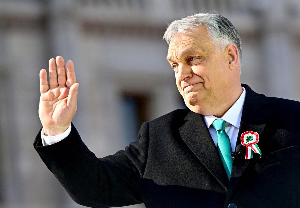 Desetitisíce proti sobě: Orbán a Magyar odstartovali volební křížovou palbu