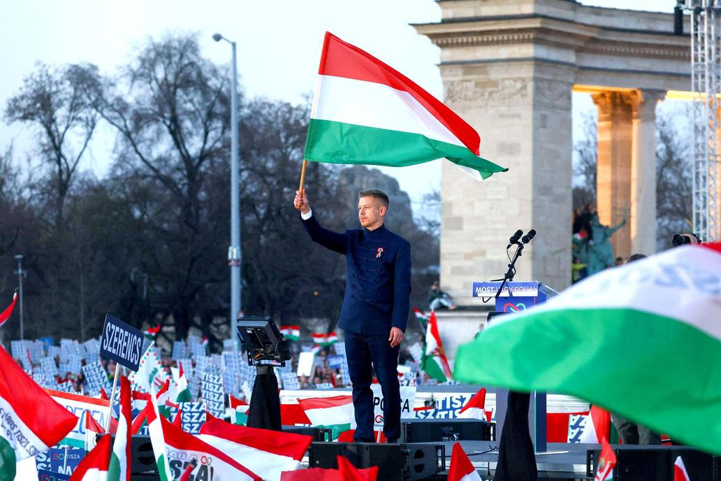 Desetitisíce proti sobě: Orbán a Magyar odstartovali volební křížov.ou palbu