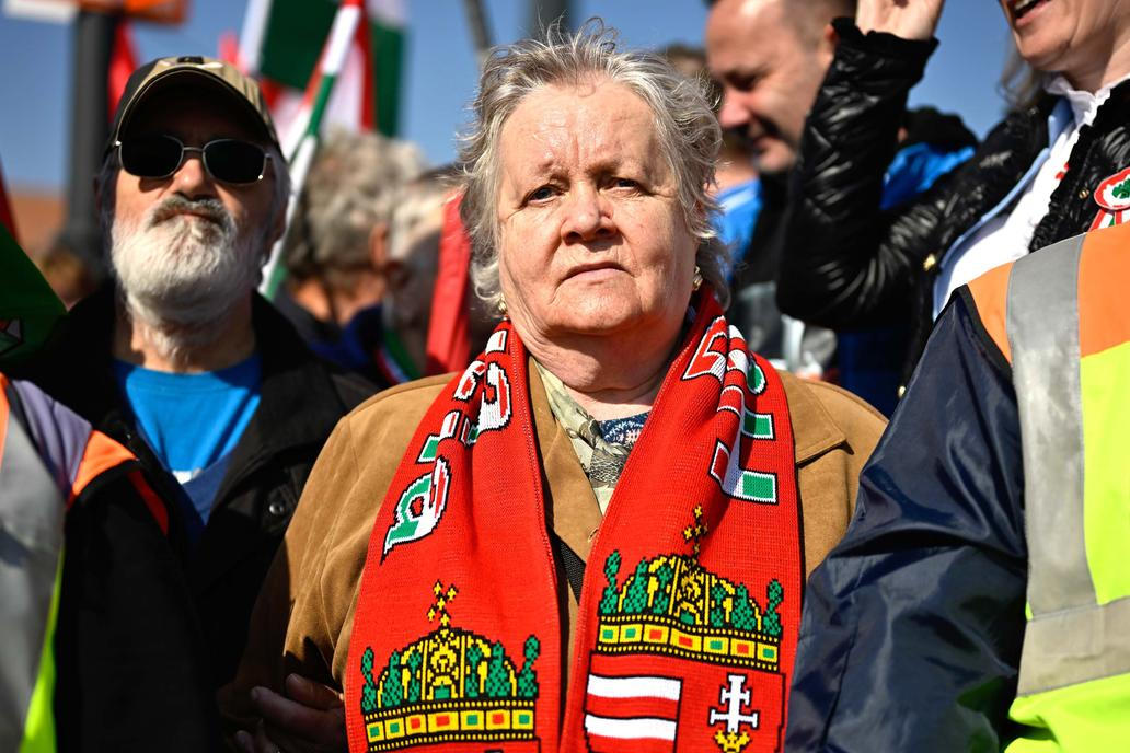 Desetitisíce proti sobě: Orbán a Magyar odstartovali volební křížovou palbu